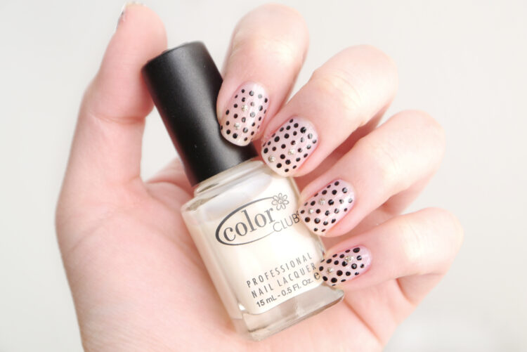 diy manicure nails polka dots