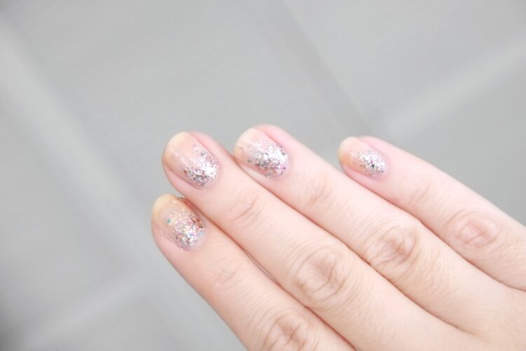 glitter-ombre-nails-pale-pink